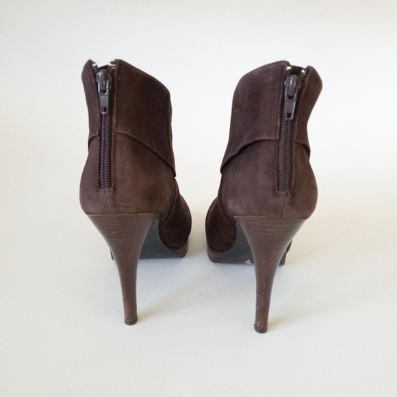 3 for $30! SALE Steve Madden Trishia Brown Suede Ankle Booties - Picture 4 of 10